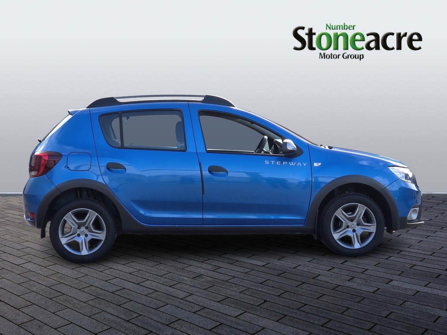 Used Dacia Sandero Stepway 2017 for sale - 77940476: Photo 2