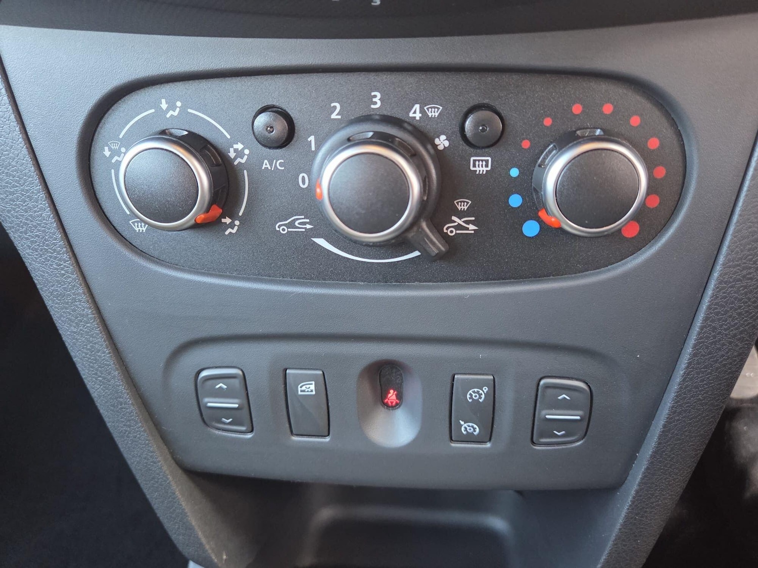 Used Dacia Sandero Stepway 2017 for sale - 77940476: Photo 26