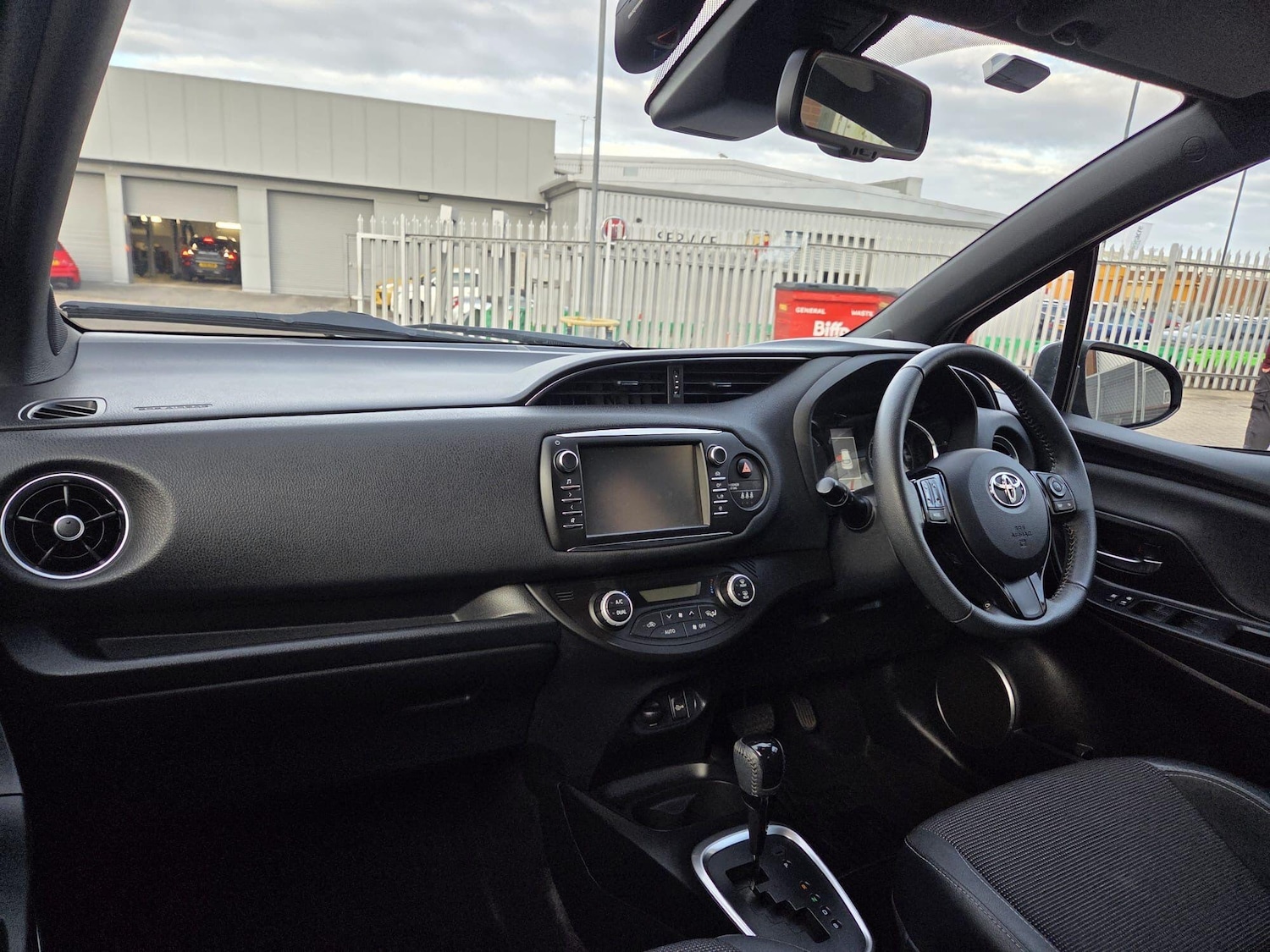 Used Toyota Yaris 2020 for sale - 76715311: Photo 14