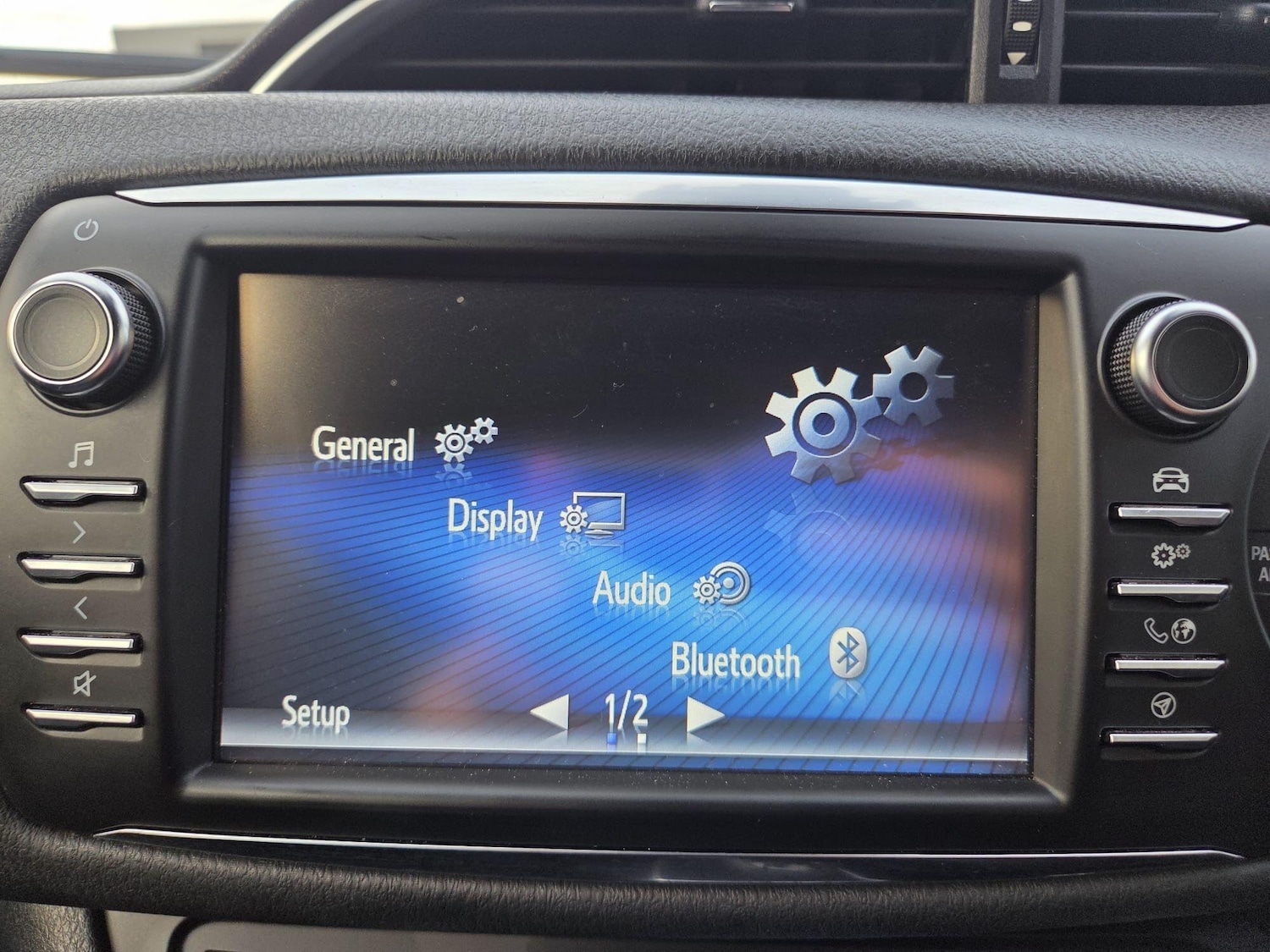 Used Toyota Yaris 2020 for sale - 76715311: Photo 27