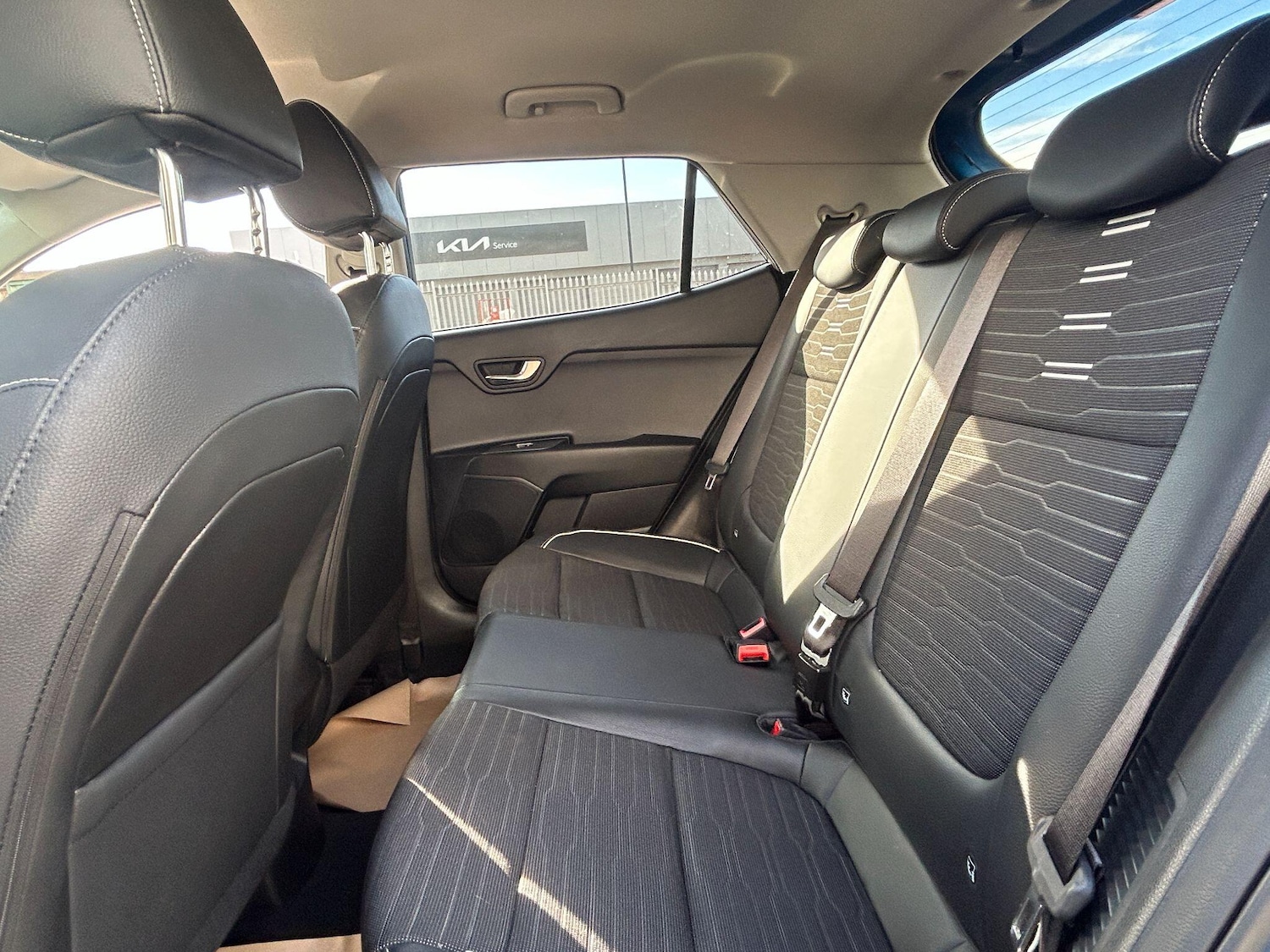 Used Kia Stonic 2023 for sale - 76377917: Photo 14