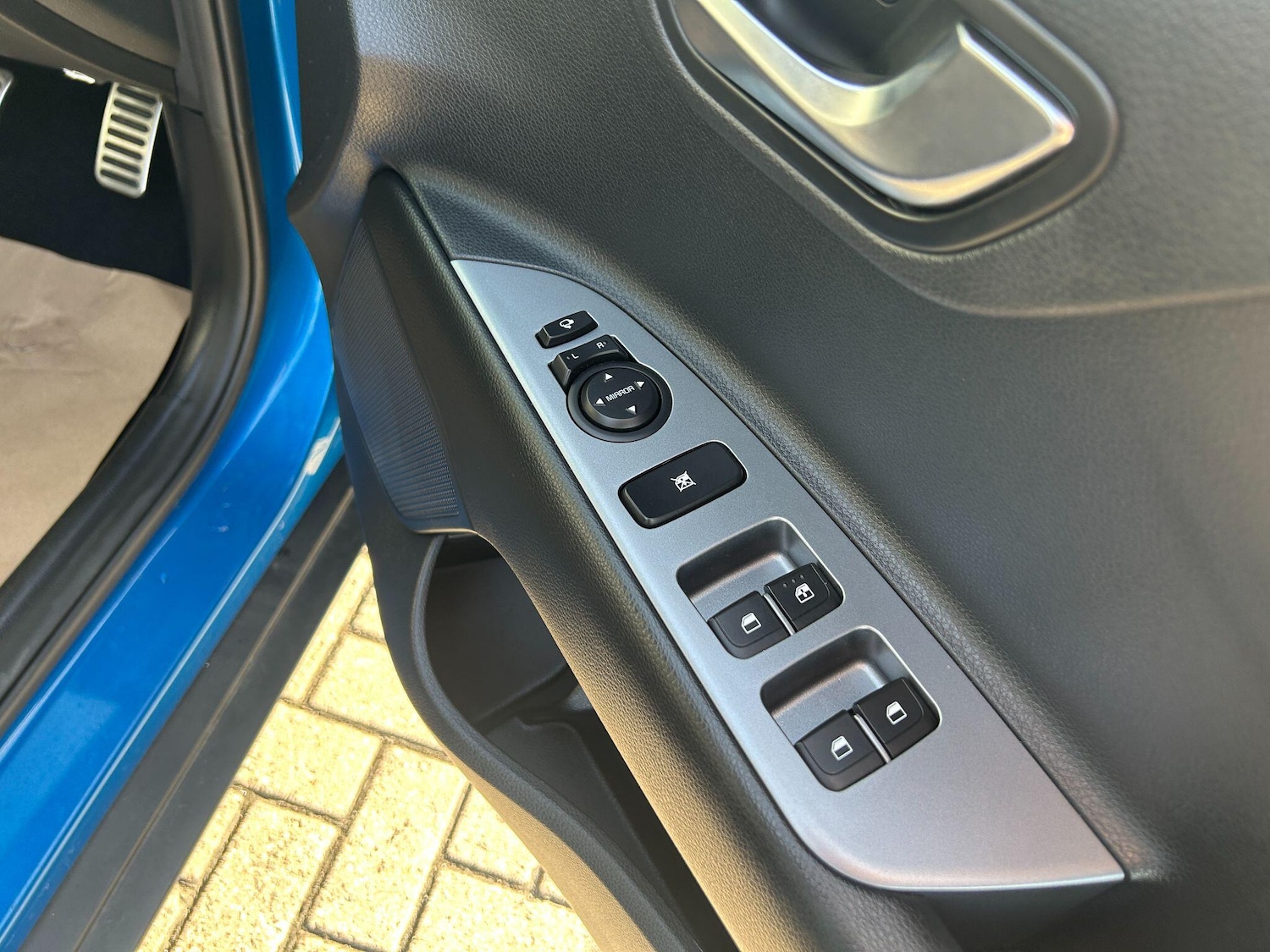Used Kia Stonic 2023 for sale - 76377917: Photo 16
