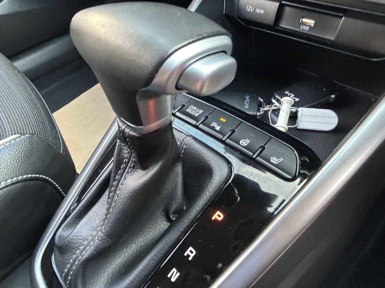 Used Kia Stonic 2023 for sale - 76377917: Photo 31