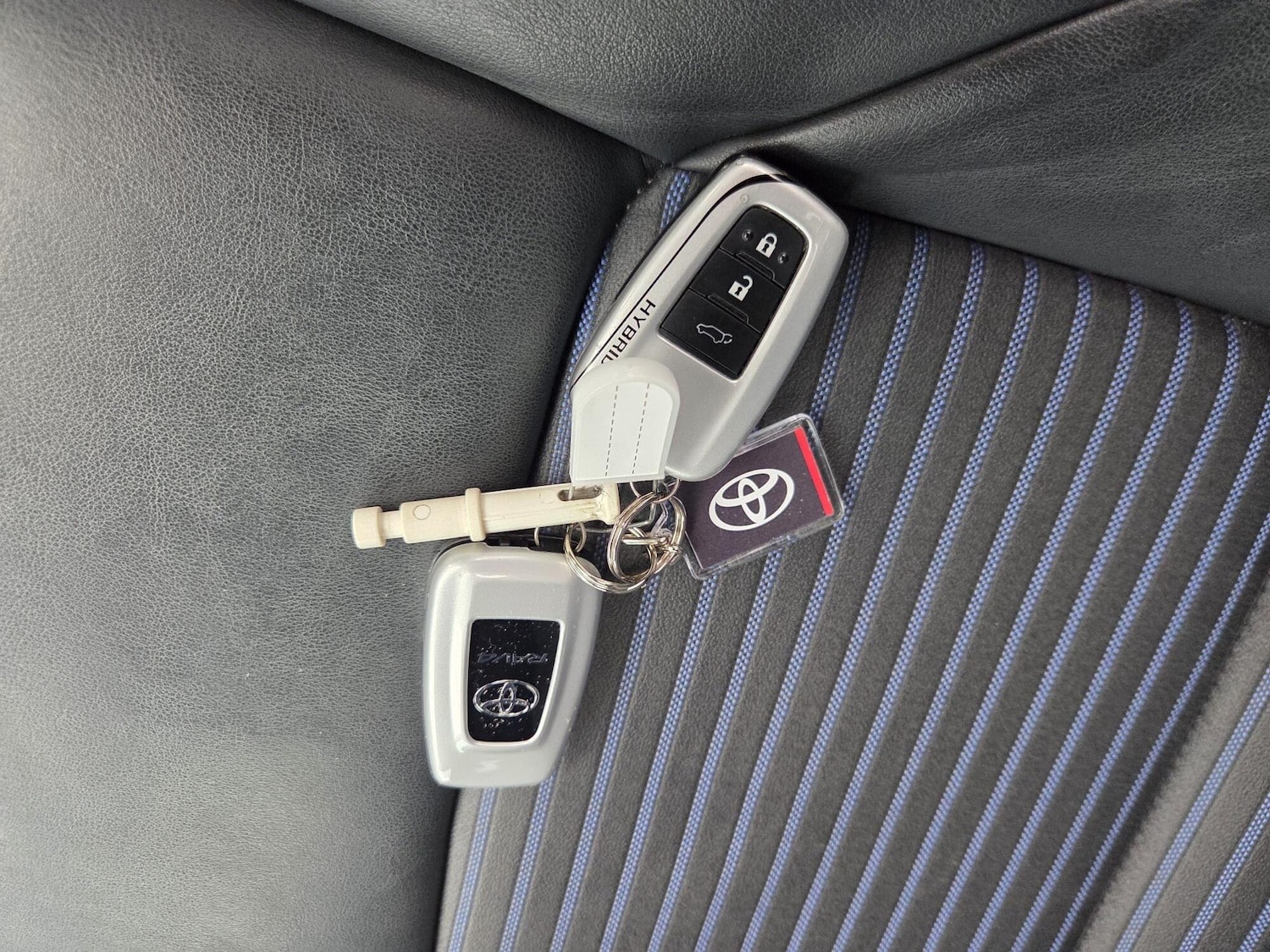 Used Toyota RAV4 2023 for sale - 76743098: Photo 28