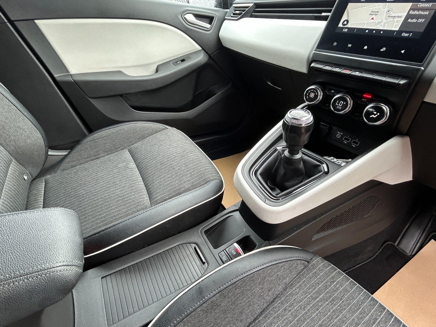 Used Renault Clio 2023 for sale - 76457580: Photo 19