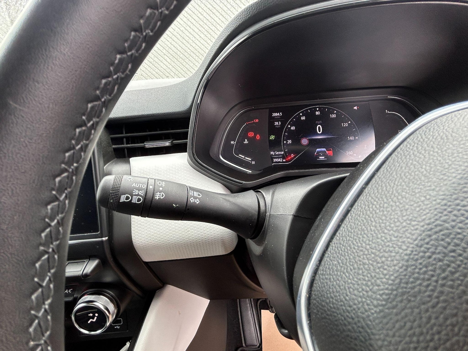 Used Renault Clio 2023 for sale - 76457580: Photo 25