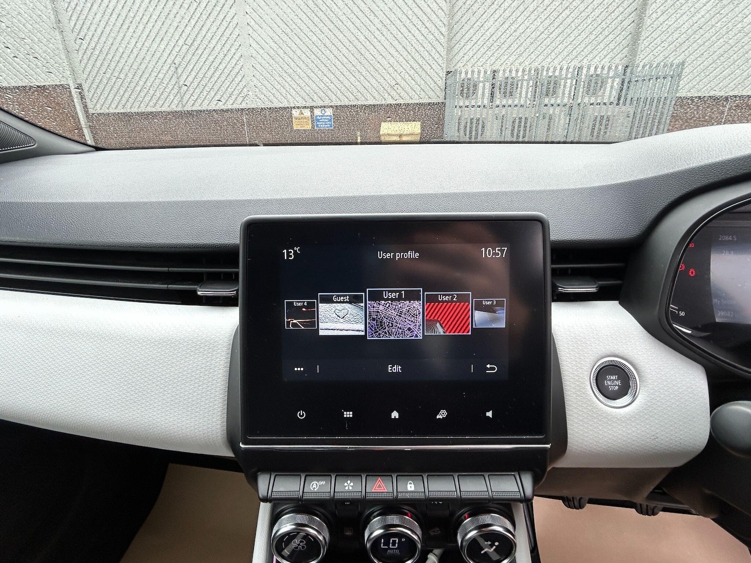 Used Renault Clio 2023 for sale - 76457580: Photo 31