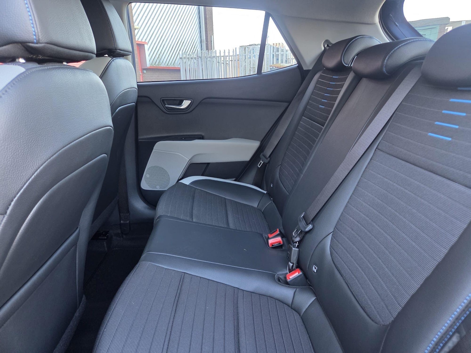 Used Kia Stonic 2025 for sale - 76441296: Photo 11