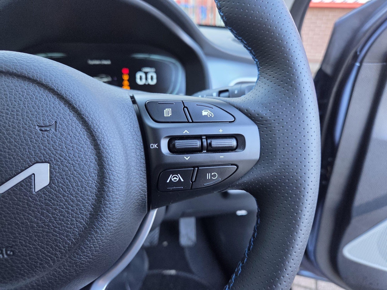 Used Kia Stonic 2025 for sale - 76441296: Photo 16