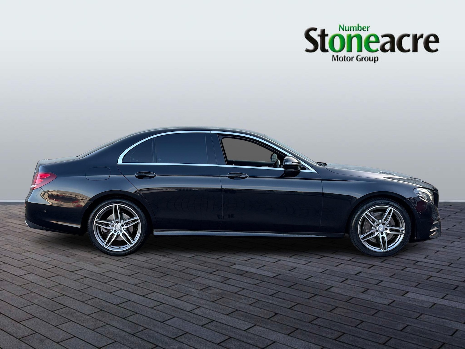 Used Mercedes-Benz E Class 2017 for sale - 77395825: Photo 2