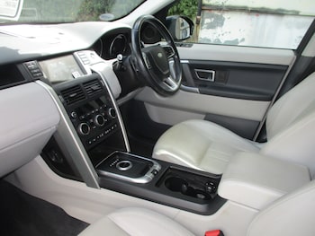 Used Land Rover Discovery Sport 2016 for sale - 79570155: Photo