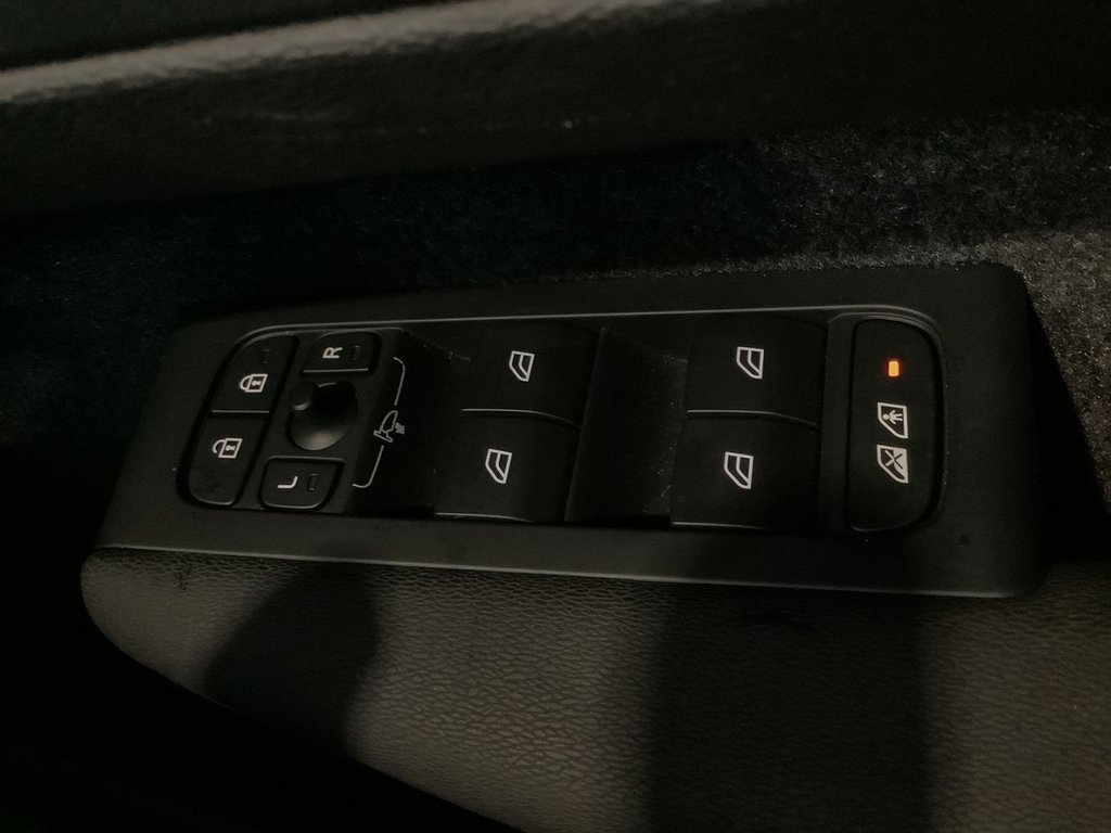 Used Volvo XC40 2023 for sale - 77627399: Photo 24