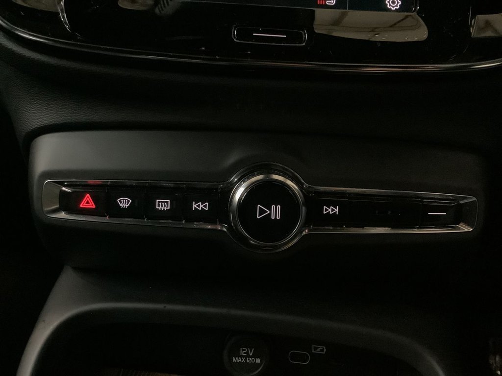 Used Volvo XC40 2023 for sale - 77627399: Photo 25