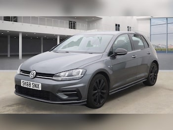 Used Volkswagen Golf 2018 for sale - 76376131: Photo