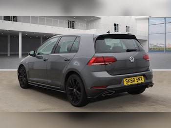 Used Volkswagen Golf 2018 for sale - 76376131: Photo