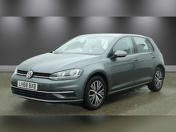 Used Volkswagen Golf 2019 for sale - 78134509: Photo