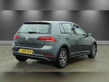 Used Volkswagen Golf 2019 for sale - 78134509: Photo
