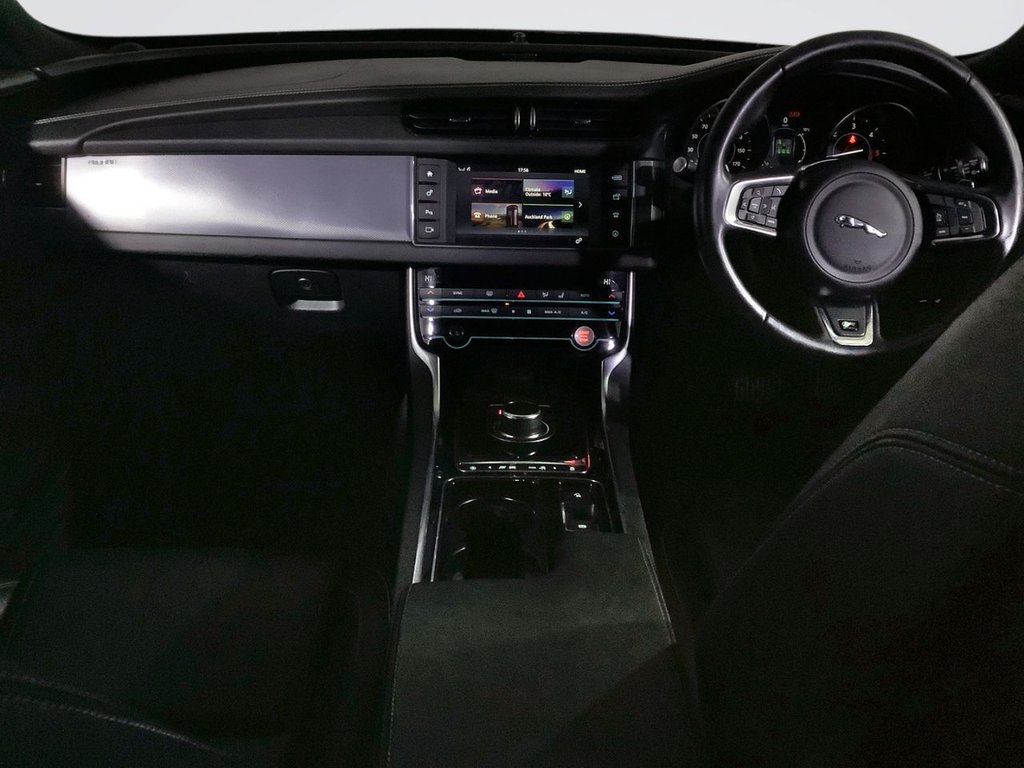 Used Jaguar XF 2018 for sale - 76417342: Photo 3