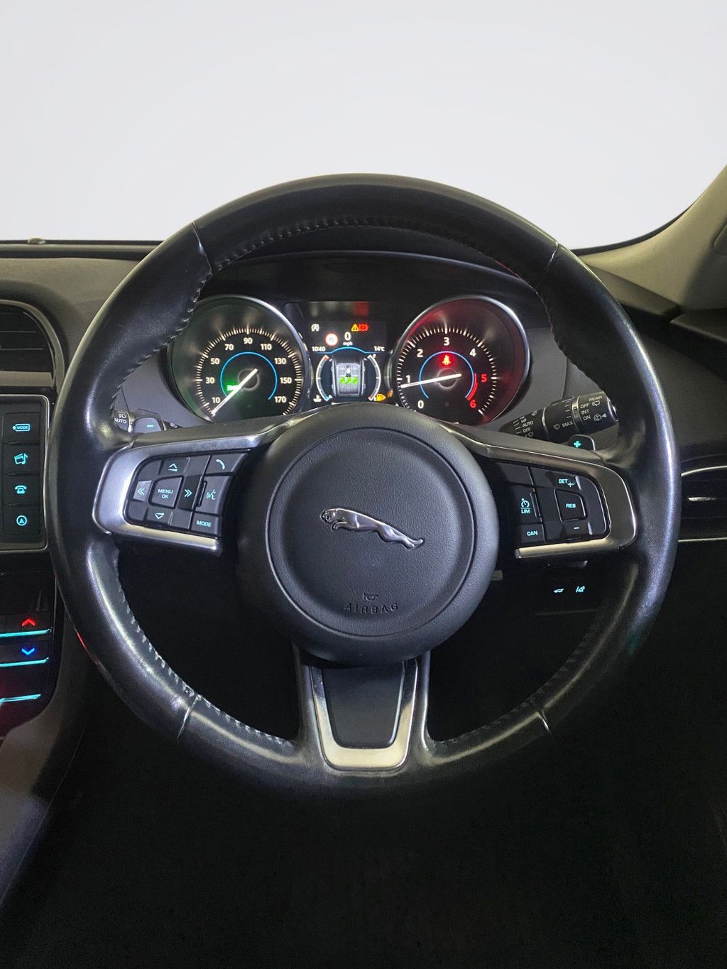 Used Jaguar F-Pace 2018 for sale - 77919645: Photo 12