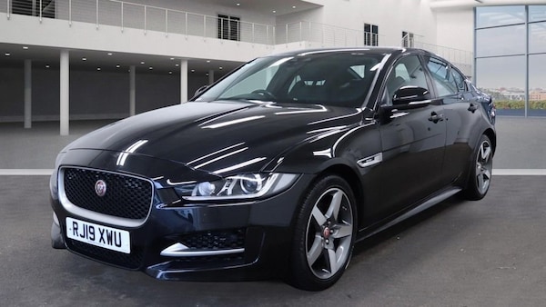 Used Jaguar XE 2019 for sale - 76304257: Photo 2