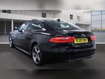 Used Jaguar XE 2019 for sale - 76304257: Photo 3