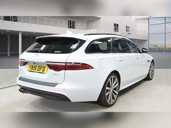 Used Jaguar XF 2019 for sale - 75832442: Photo