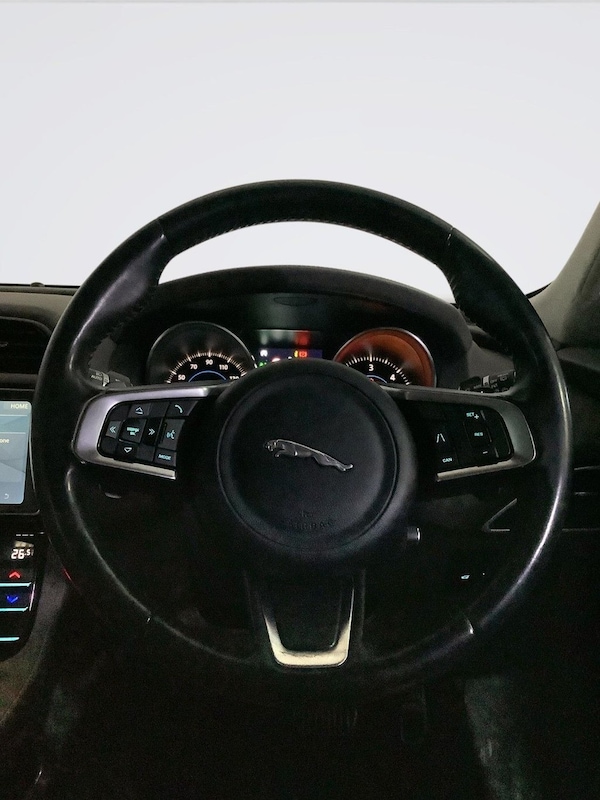 Used Jaguar F-Pace 2018 for sale - 76303616: Photo 16