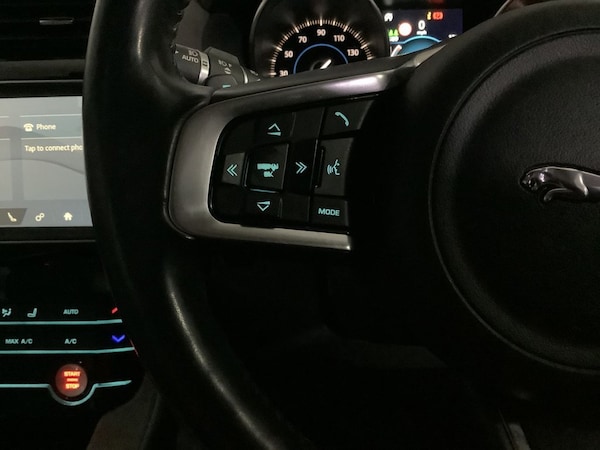 Used Jaguar F-Pace 2018 for sale - 76303616: Photo 17