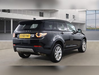 Used Land Rover Discovery Sport 2018 for sale - 76481854: Photo
