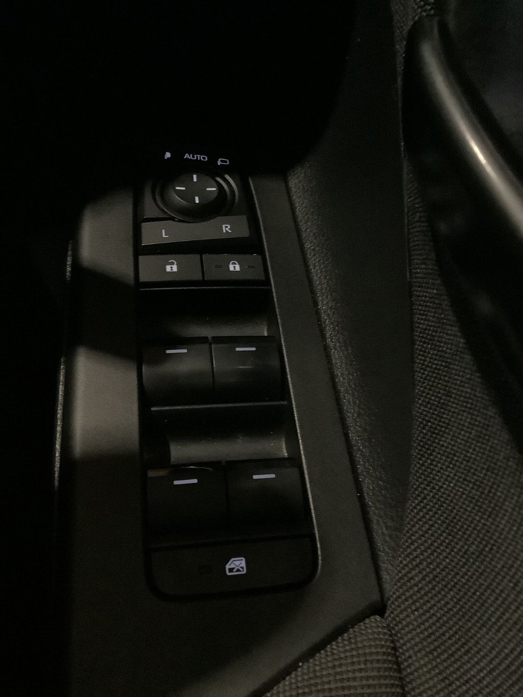 Used Toyota C-HR 2024 for sale - 77534151: Photo 25