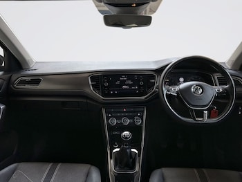Used Volkswagen T-Roc 2018 for sale - 79442759: Photo