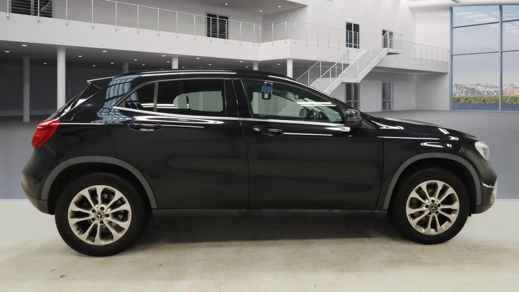 Used Mercedes-Benz GLA 2018 for sale - 77976499: Photo 11