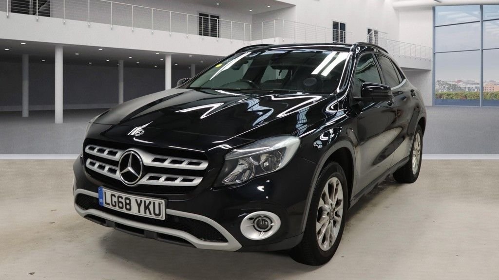 Used Mercedes-Benz GLA 2018 for sale - 77976499: Photo 2