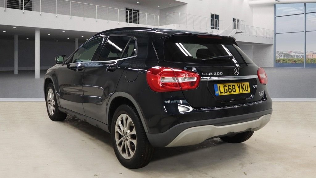 Used Mercedes-Benz GLA 2018 for sale - 77976499: Photo 3