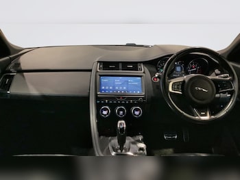 Used Jaguar E-Pace 2019 for sale - 77372820: Photo