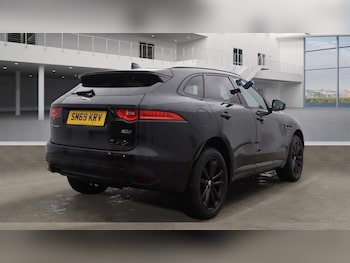 Used Jaguar F-Pace 2019 for sale - 76901044: Photo
