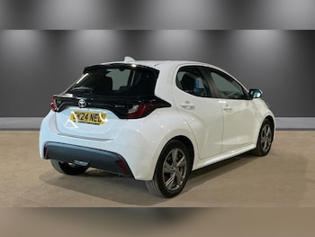 Used Toyota Yaris 2024 for sale - 79358657: Photo