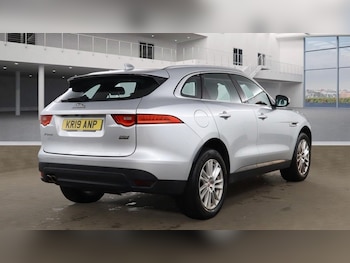 Used Jaguar F-Pace 2019 for sale - 76535782: Photo