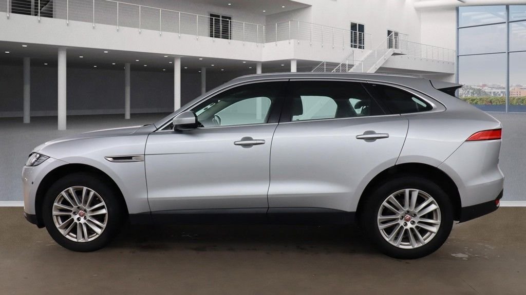 Used Jaguar F-Pace 2019 for sale - 76535782: Photo 6