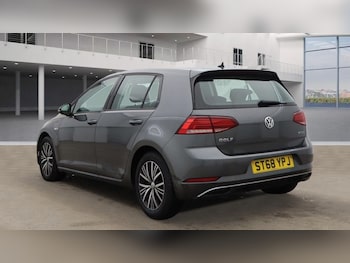 Used Volkswagen Golf 2019 for sale - 76417563: Photo