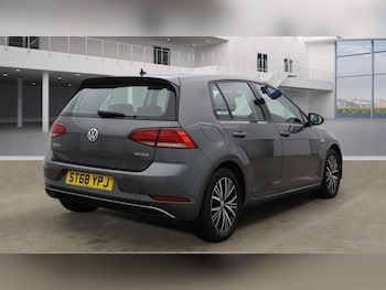 Used Volkswagen Golf 2019 for sale - 76417563: Photo