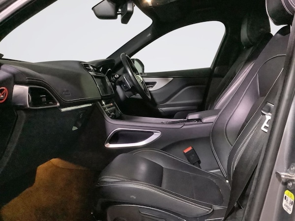 Used Jaguar F-Pace 2018 for sale - 76147370: Photo 10