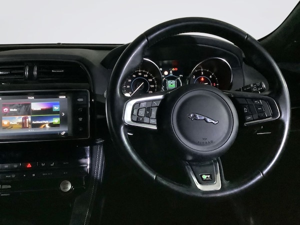 Used Jaguar F-Pace 2018 for sale - 76147370: Photo 13