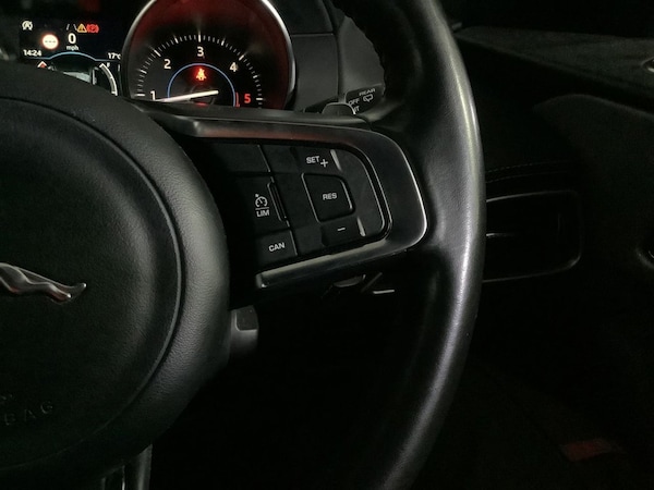 Used Jaguar F-Pace 2018 for sale - 76147370: Photo 17