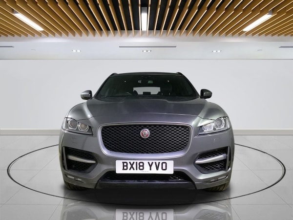 Used Jaguar F-Pace 2018 for sale - 76147370: Photo 2