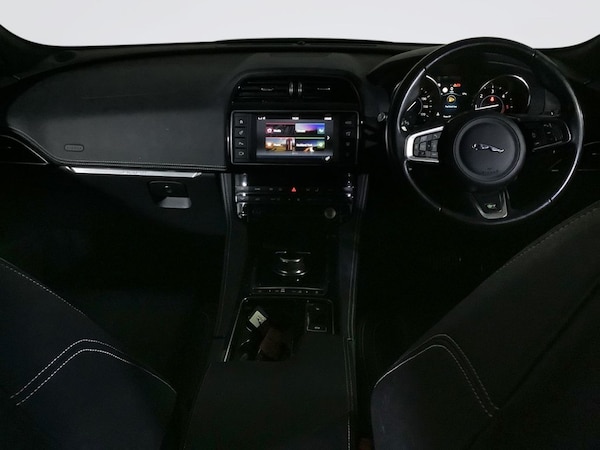 Used Jaguar F-Pace 2018 for sale - 76147370: Photo 3