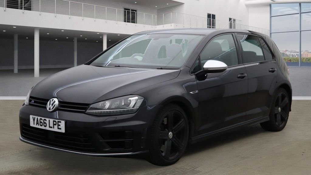 Used Volkswagen Golf 2016 for sale - 76496911: Photo 2