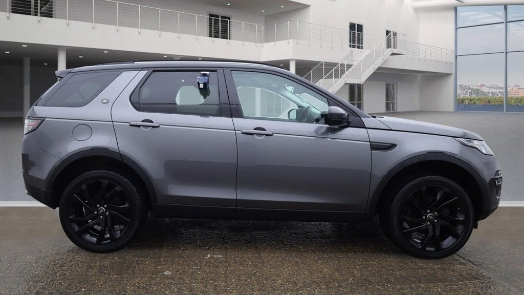 Used Land Rover Discovery Sport 2017 for sale - 76523320: Photo 5