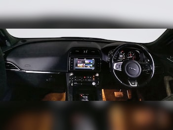 Used Jaguar F-Pace 2018 for sale - 75799602: Photo