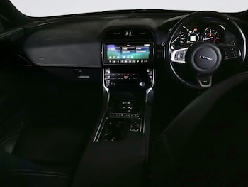 Used Jaguar XE 2019 for sale - 76245197: Photo